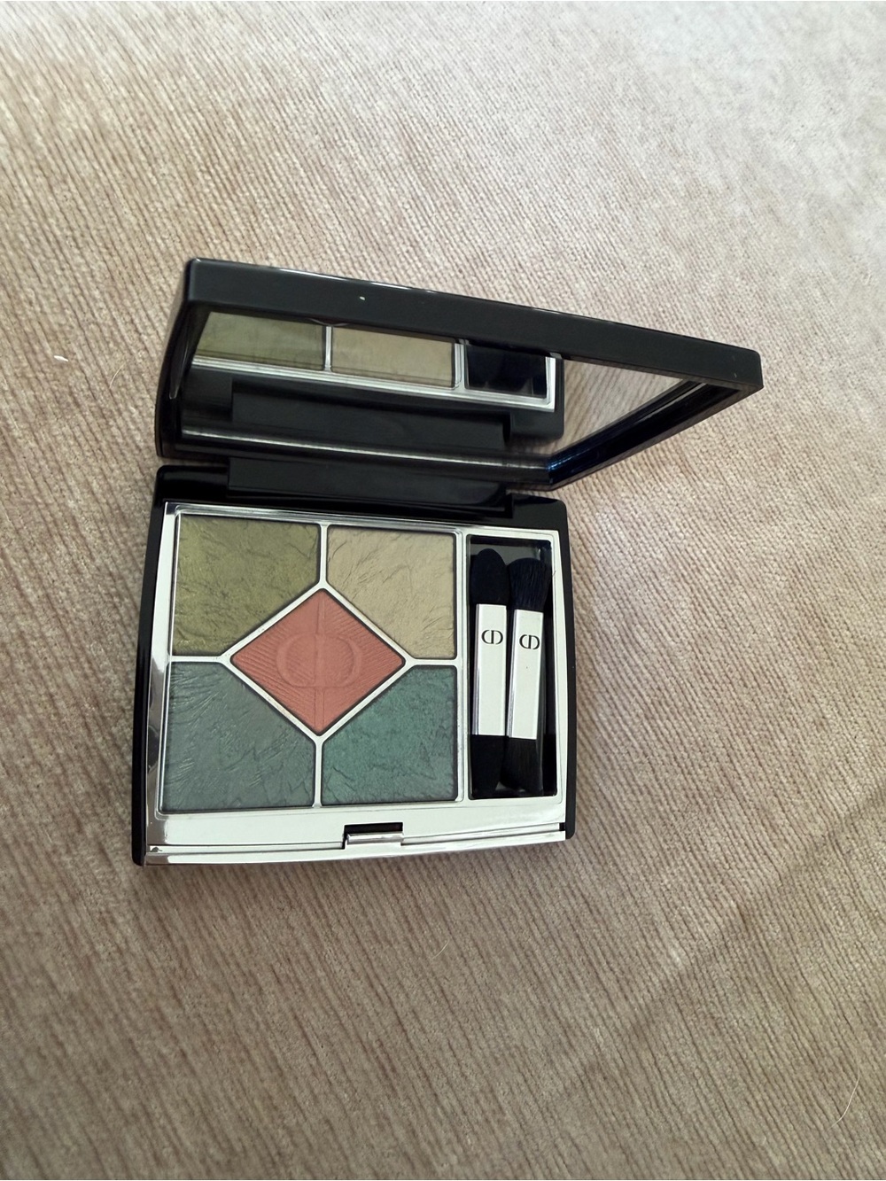 Dior 5-Color Eyeshadow Palette in Coral and Green Tones - Picture 5 of 10